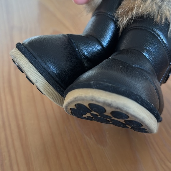 Comfy kids baby black snow boots with fur - Picture 10 of 10